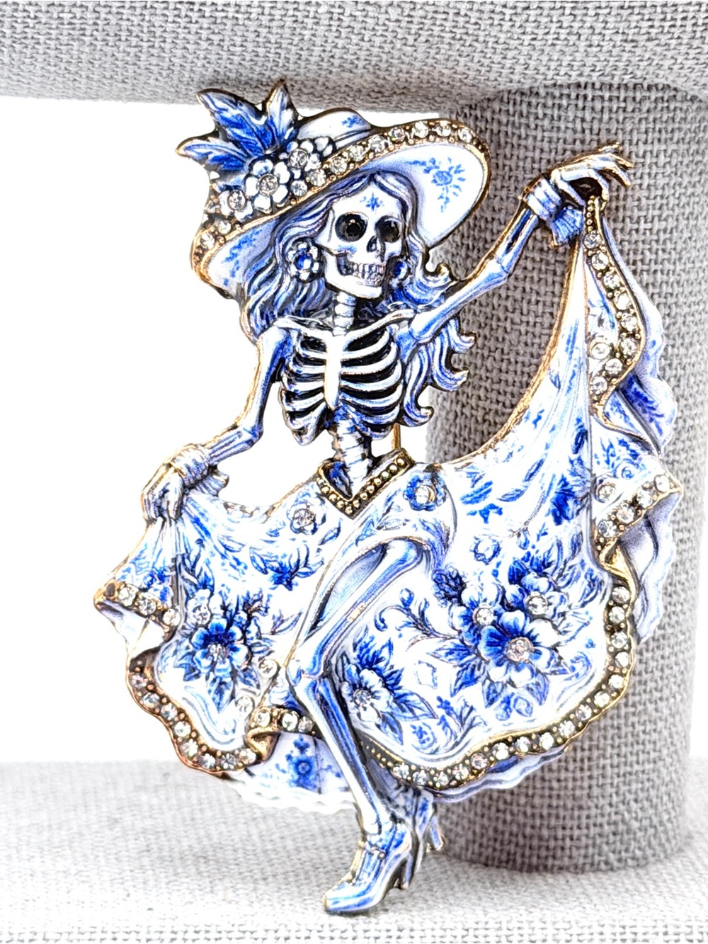 Dancing Lady Skeleton Brooch blue & white porcelain